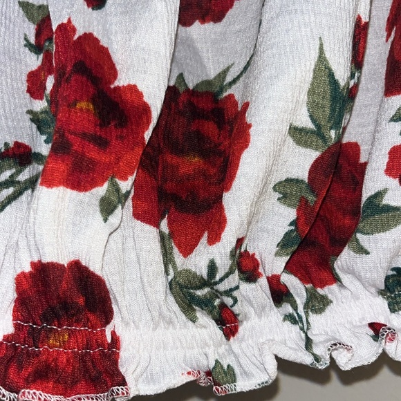 Crop shirt with roses - EUC!! $12 - Picture 2 of 5